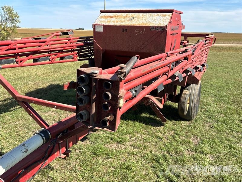 Valmar 245 45 ft S/A Fertilizer Spreader معدات رش أسمدة