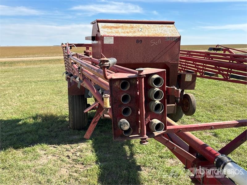 Valmar 245 45 ft S/A Fertilizer Spreader معدات رش أسمدة