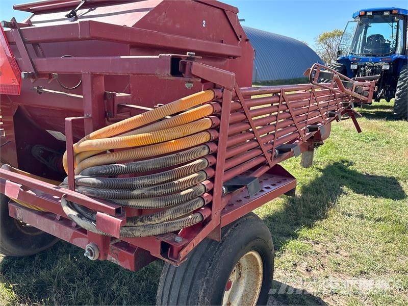 Valmar 245 45 ft S/A Fertilizer Spreader معدات رش أسمدة