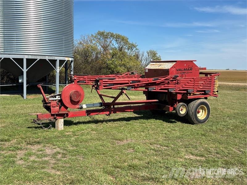 Valmar 245 45 ft S/A Fertilizer Spreader معدات رش أسمدة