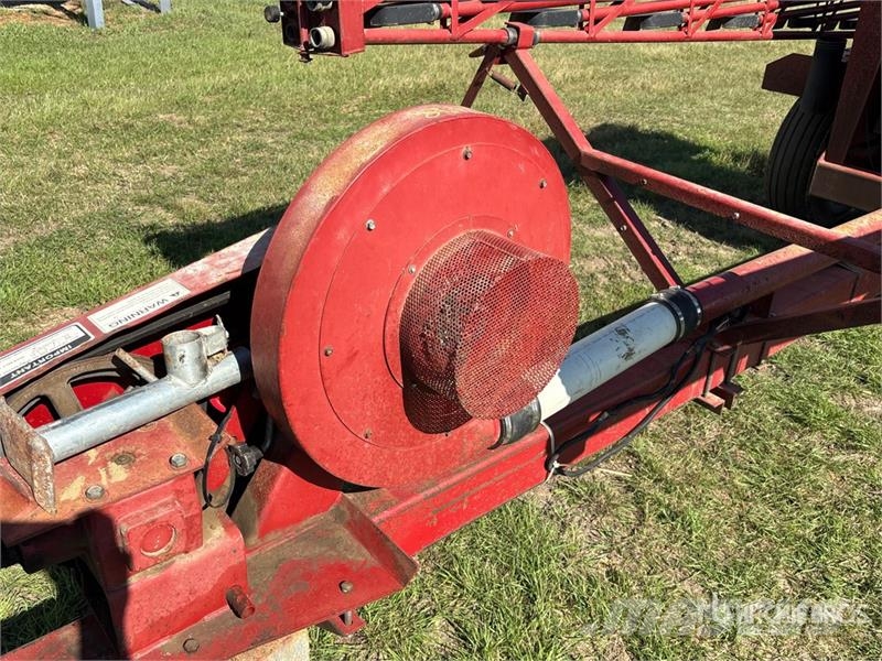 Valmar 245 45 ft S/A Fertilizer Spreader معدات رش أسمدة