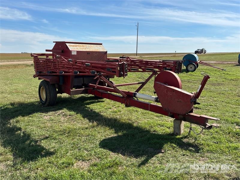 Valmar 245 45 ft S/A Fertilizer Spreader معدات رش أسمدة