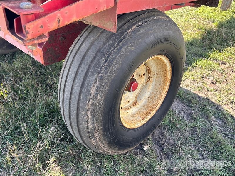 Valmar 245 45 ft S/A Fertilizer Spreader معدات رش أسمدة