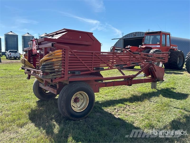 Valmar 245 45 ft S/A Fertilizer Spreader معدات رش أسمدة