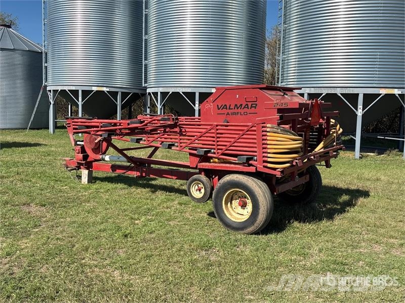 Valmar 245 45 ft S/A Fertilizer Spreader معدات رش أسمدة