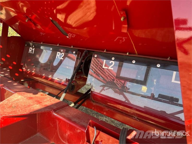 Valmar 246PT 50 ft S/A Fertilizer Spreader Prskalice đubriva
