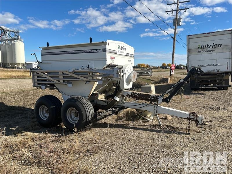 Valmar 500PT 36 ft T/A Pull-Type Fertilizer Spreader Fertilizantes para pulverizadores