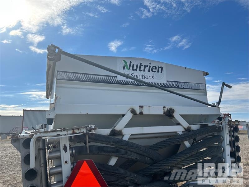 Valmar 500PT 36 ft T/A Pull-Type Fertilizer Spreader Fertilizantes para pulverizadores