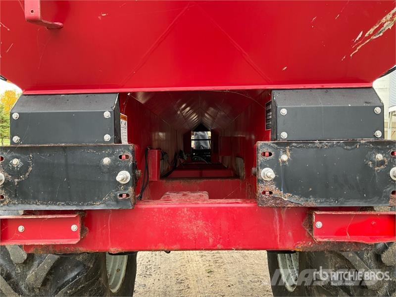 Valmar 8611 64 ft Air Boom S/A Fertilizer Applicator معدات فرد المواد المعدنية
