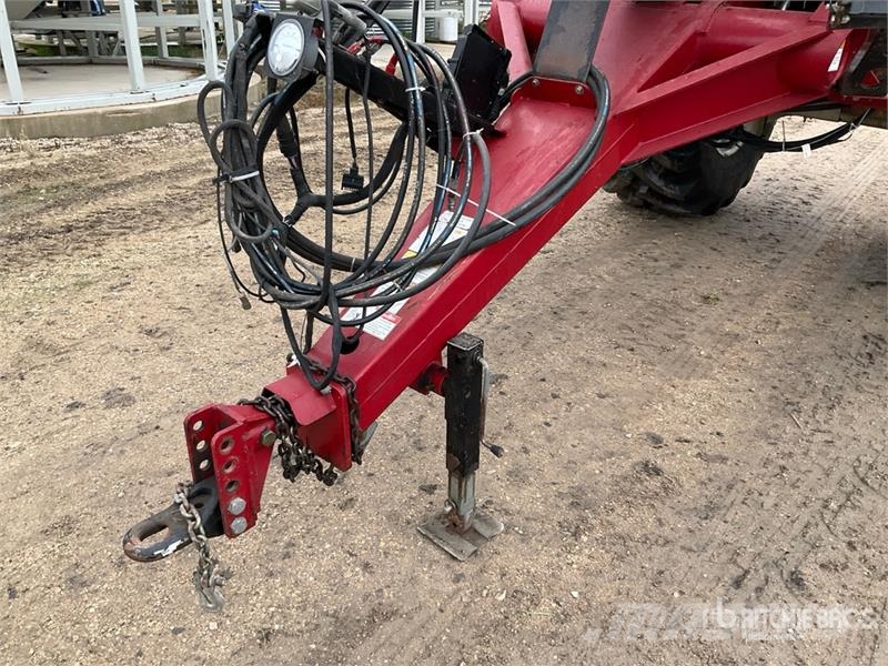 Valmar 8611 64 ft Air Boom S/A Fertilizer Applicator معدات فرد المواد المعدنية