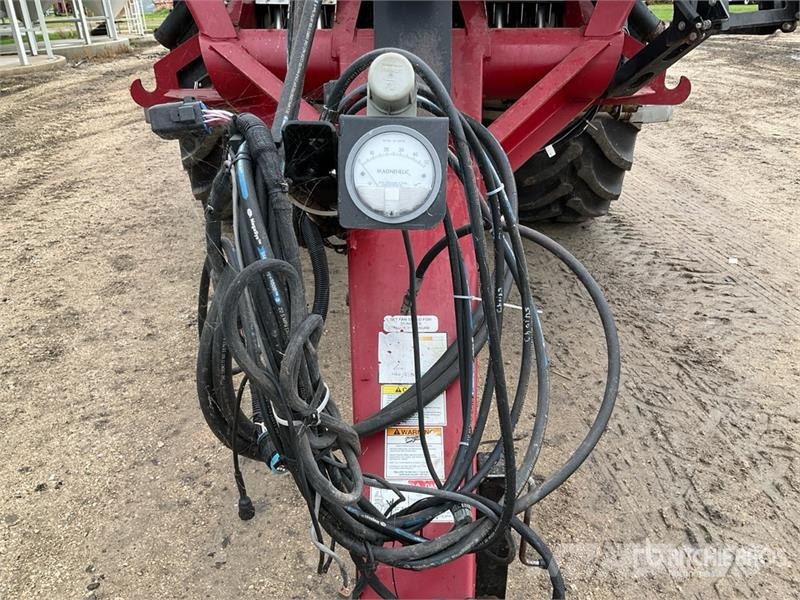 Valmar 8611 64 ft Air Boom S/A Fertilizer Applicator معدات فرد المواد المعدنية