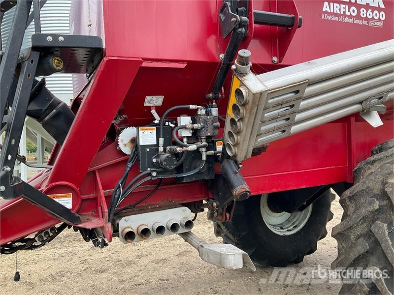 Valmar 8611 64 ft Air Boom S/A Fertilizer Applicator معدات فرد المواد المعدنية