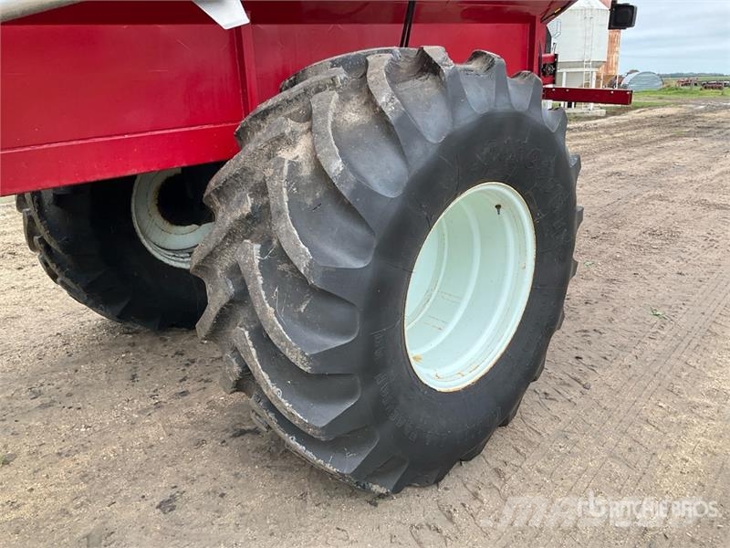 Valmar 8611 64 ft Air Boom S/A Fertilizer Applicator معدات فرد المواد المعدنية