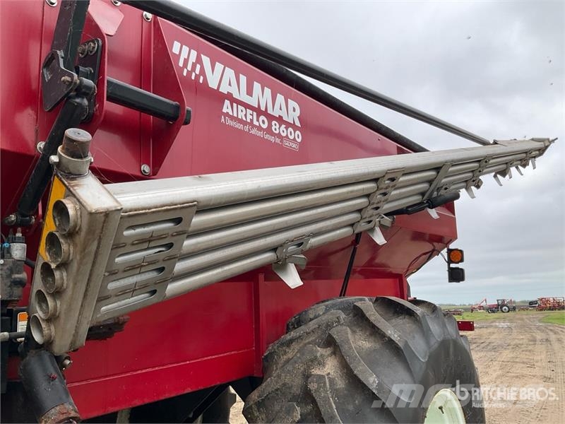 Valmar 8611 64 ft Air Boom S/A Fertilizer Applicator معدات فرد المواد المعدنية