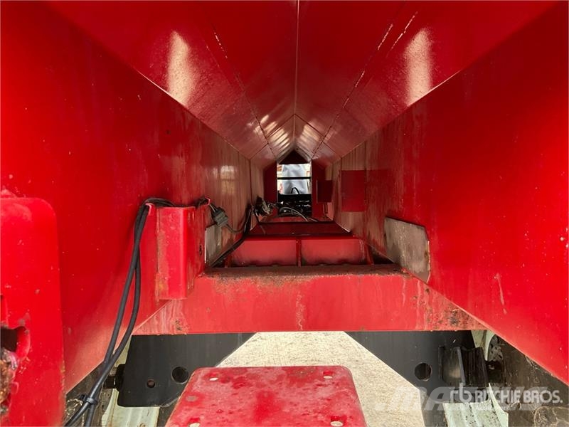 Valmar 8611 64 ft Air Boom S/A Fertilizer Applicator معدات فرد المواد المعدنية