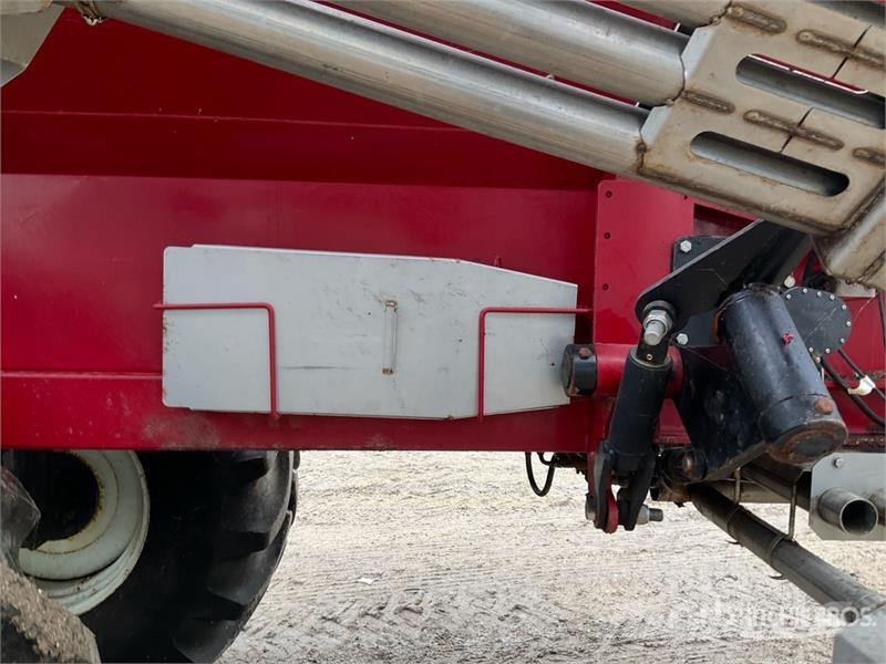 Valmar 8611 64 ft Air Boom S/A Fertilizer Applicator معدات فرد المواد المعدنية