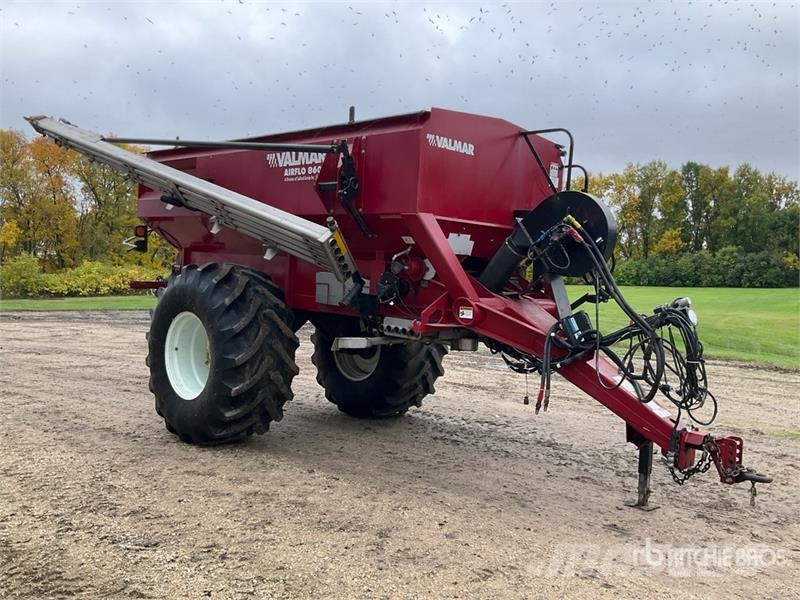 Valmar 8611 64 ft Air Boom S/A Fertilizer Applicator معدات فرد المواد المعدنية