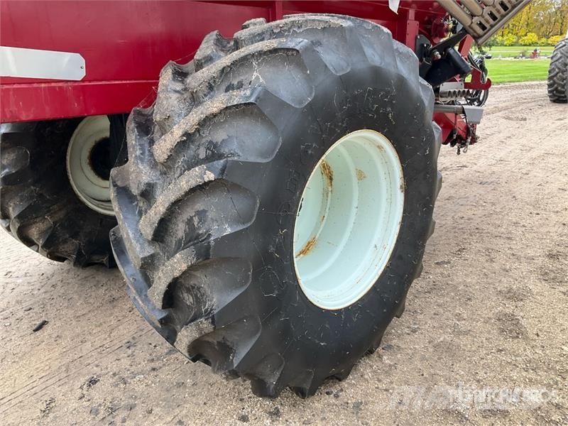 Valmar 8611 64 ft Air Boom S/A Fertilizer Applicator معدات فرد المواد المعدنية