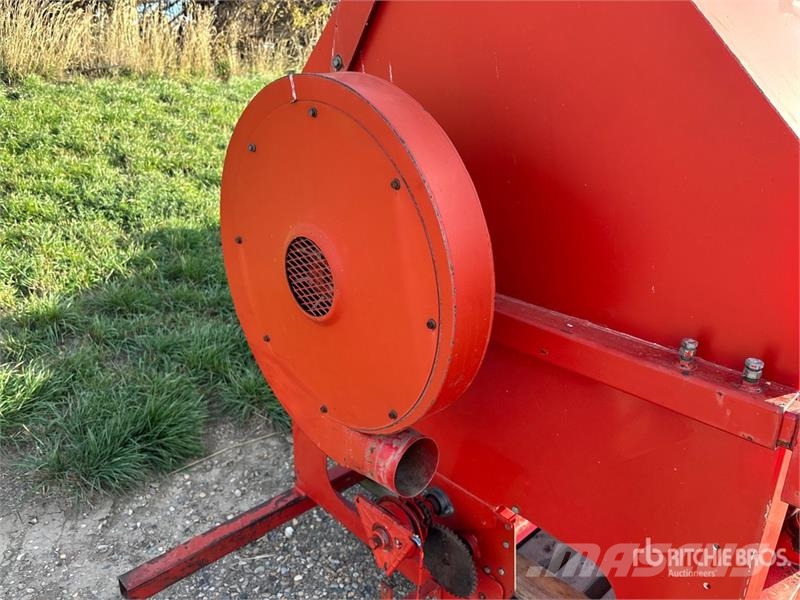 Valmar Airflo 320 Fertilizer Applicator Trosilniki mineralnega gnojila