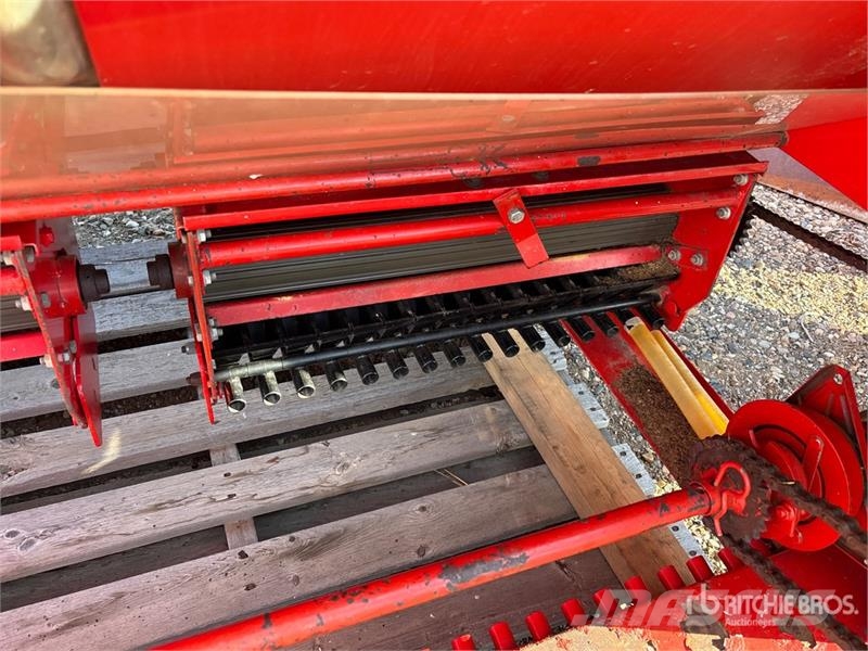 Valmar Airflo 320 Fertilizer Applicator Trosilniki mineralnega gnojila