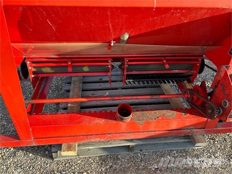 Valmar Airflo 320 Fertilizer Applicator Trosilniki mineralnega gnojila