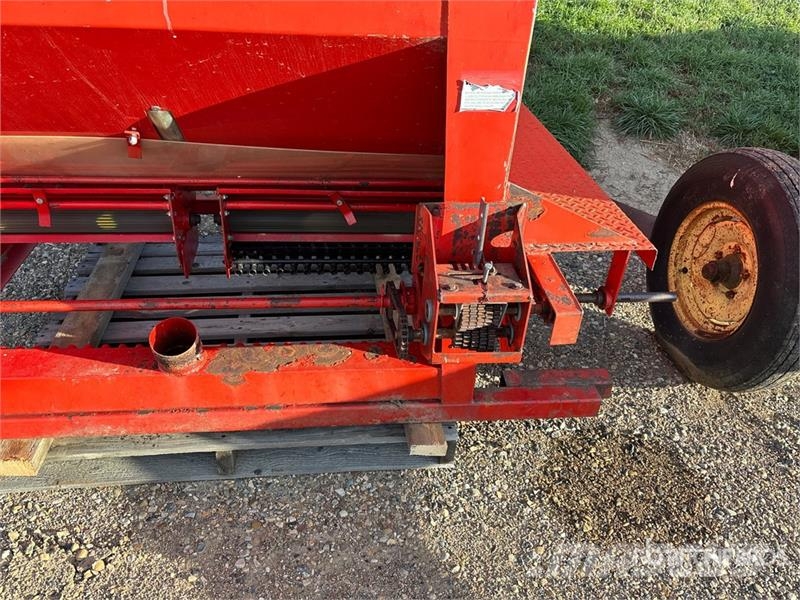 Valmar Airflo 320 Fertilizer Applicator Trosilniki mineralnega gnojila