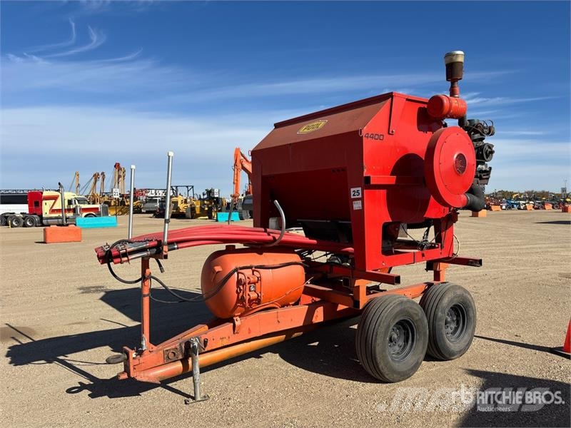 Valmar Airflo 4400 T/A Fertilizer Applicator Розсіювач мінеральних добрив