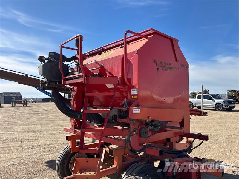 Valmar Airflo 4400 T/A Fertilizer Applicator Розсіювач мінеральних добрив