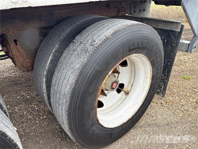 Vanguard 28 ft x 102 in T/A Van Trailer Причепи-фургони