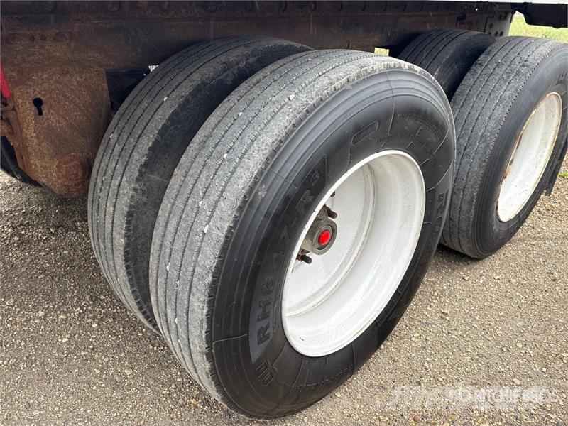 Vanguard 28 ft x 102 in T/A Van Trailer Причепи-фургони