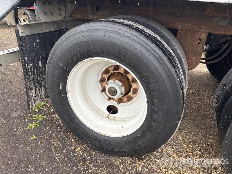 Vanguard 28 ft x 102 in T/A Van Trailer Причепи-фургони