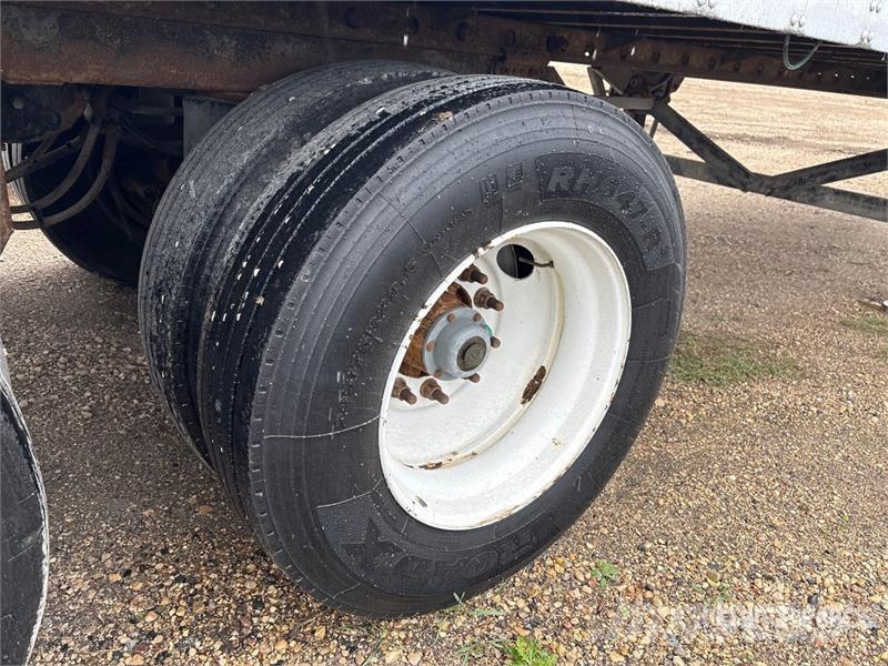 Vanguard 28 ft x 102 in T/A Van Trailer Причепи-фургони
