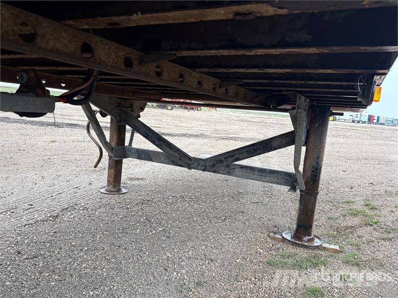 Vanguard 28 ft x 102 in T/A Van Trailer Причепи-фургони