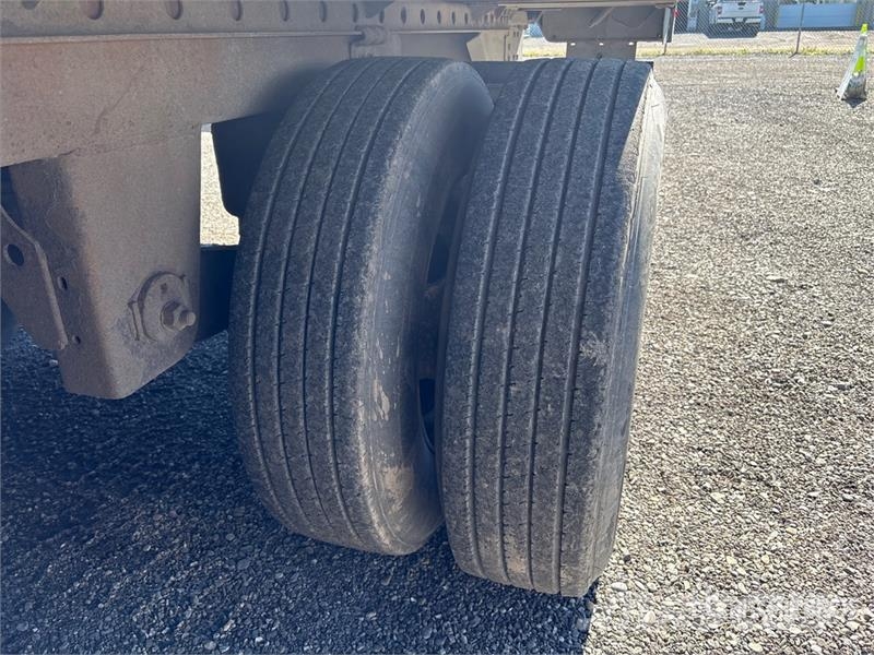 Vanguard 53 ft x 102 in Tri/A Van Trailer Furgons