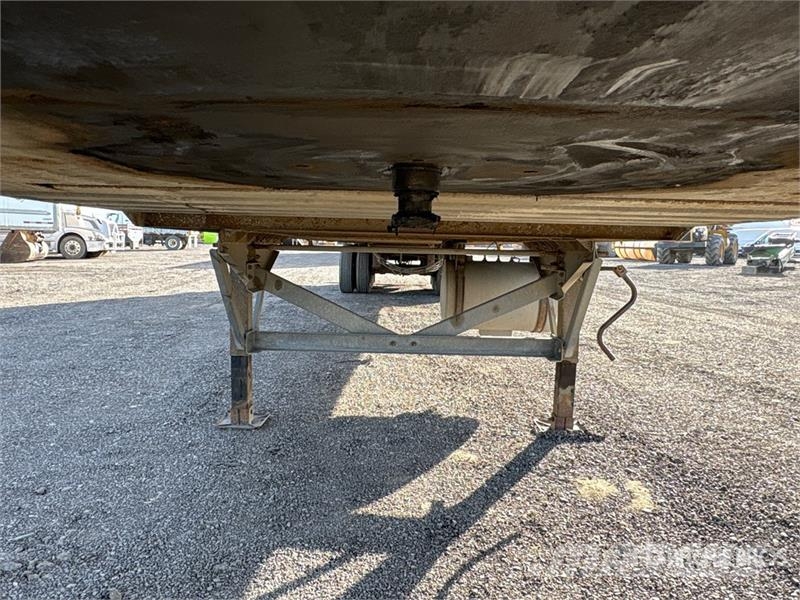 Vanguard 53 ft x 102 in T/A Heated Van Trailer Skappåbygg