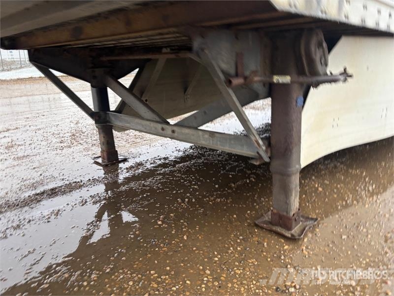 Vanguard 53 ft x 102 in Tri/A Heated Van Trailer Прицепы-фургоны