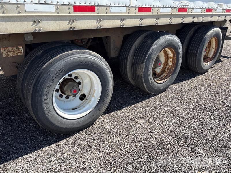 Vanguard 53 ft x 102 in Tri/A Van Trailer Furgons