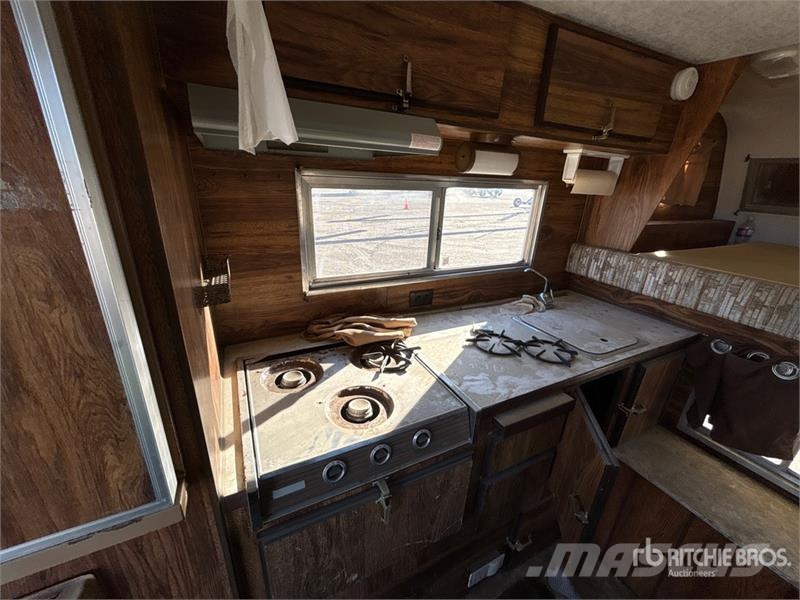 Vanguard P80 8 ft Truck Camper 露營車和有篷卡車
