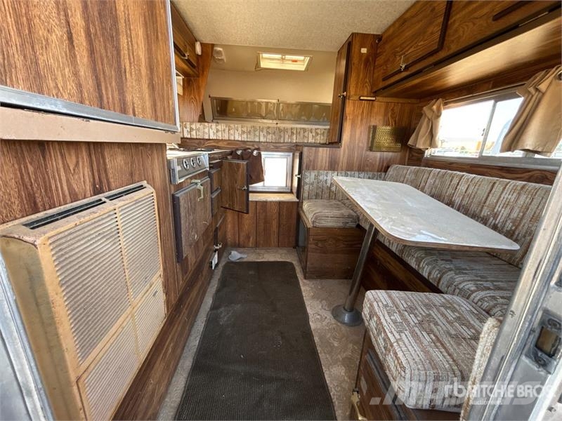 Vanguard P80 8 ft Truck Camper 露營車和有篷卡車