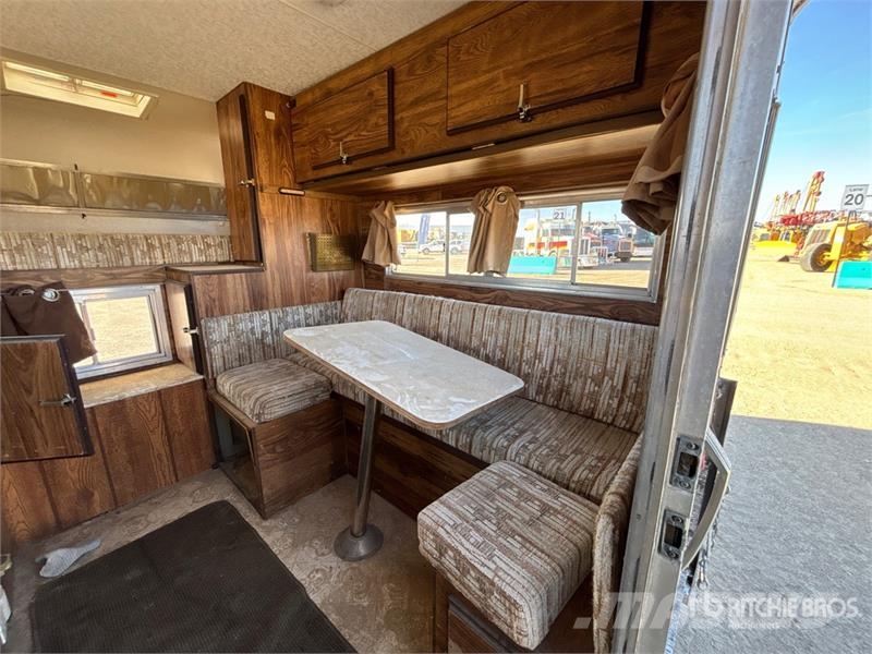 Vanguard P80 8 ft Truck Camper 露營車和有篷卡車