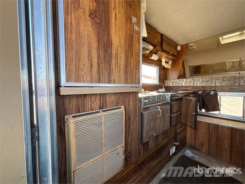 Vanguard P80 8 ft Truck Camper 露營車和有篷卡車
