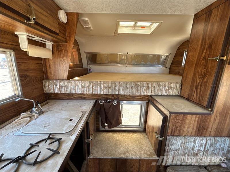 Vanguard P80 8 ft Truck Camper 露營車和有篷卡車