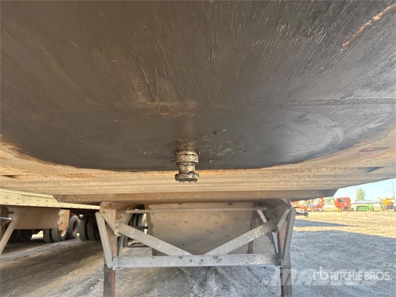 Vanguard VIP 53 ft x 102 in T/A Van Trailer Причепи-фургони