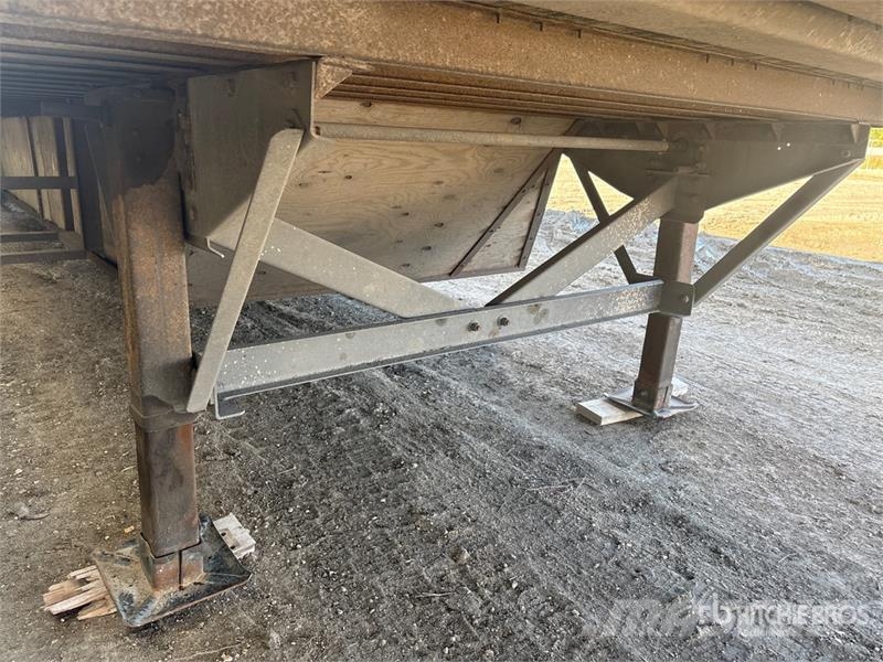 Vanguard VIP 53 ft x 102 in T/A Van Trailer Причепи-фургони