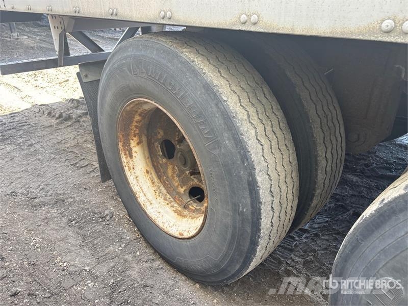 Vanguard VIP 53 ft x 102 in T/A Van Trailer Причепи-фургони