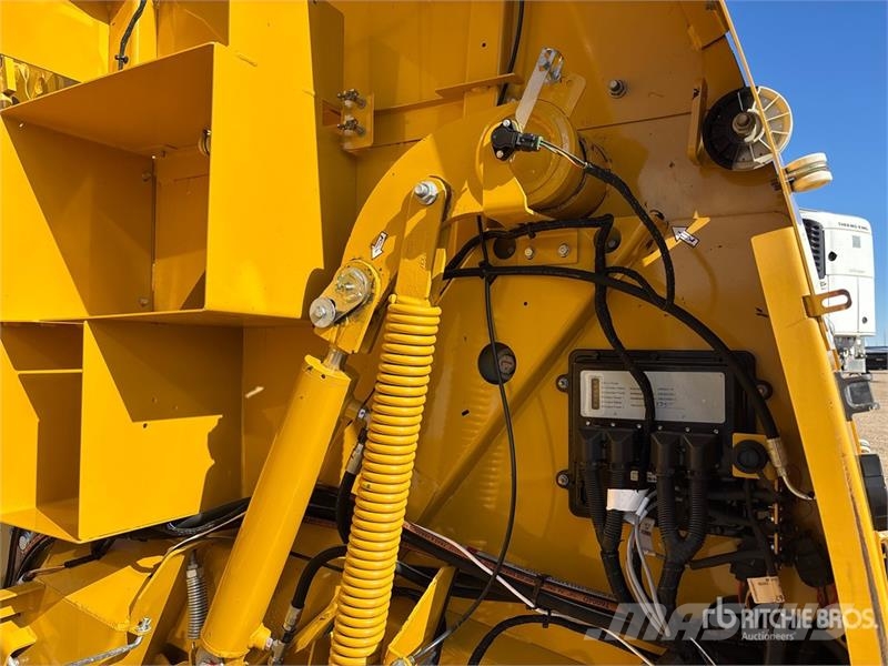 Vermeer 605N Select Round Baler Lisy na okrúhle balíky