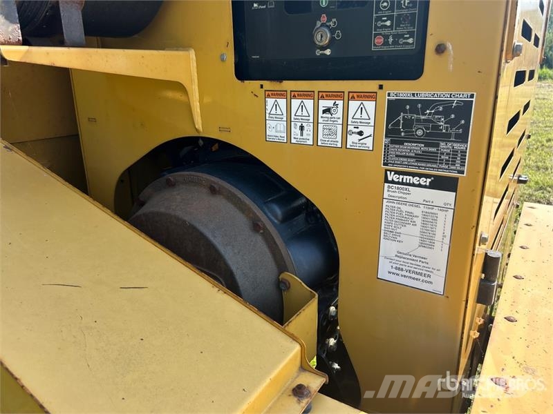 Vermeer BC1800XL Tow-Behind Wood Chipper ウッドチッパー