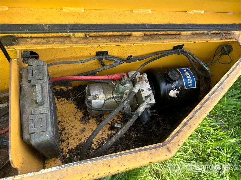 Vermeer BC1800XL Tow-Behind Wood Chipper ウッドチッパー