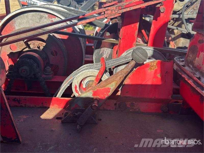 Versatile 103 Swather Windrower Рядковые косилки