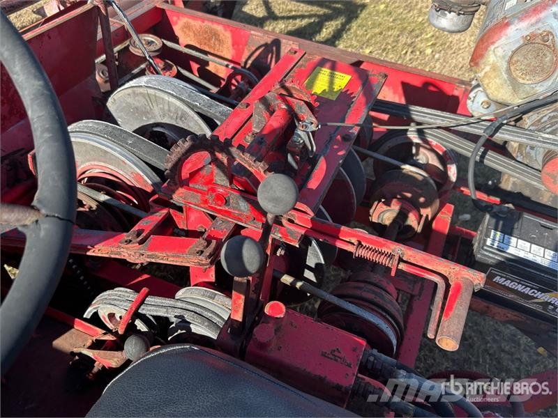 Versatile 103 Swather Windrower Рядковые косилки